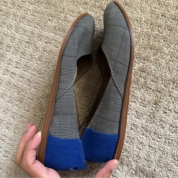 Toms Gray and Blue Casual Flats with Rounded Toe - Picture 5 of 9